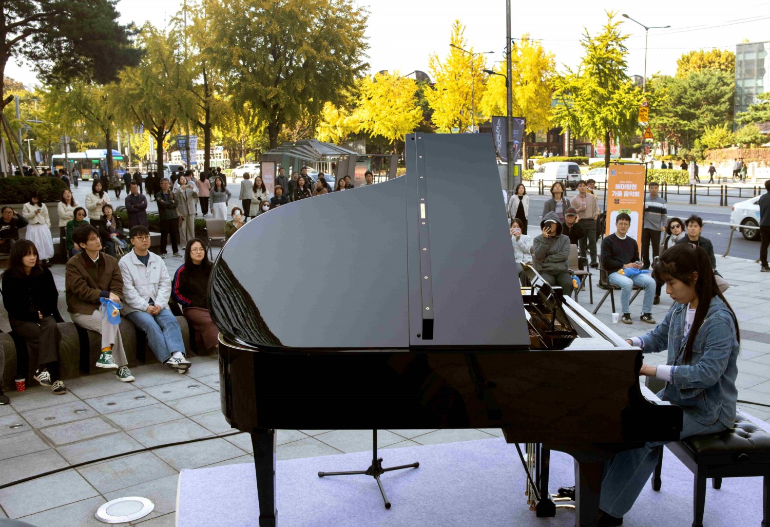 각장애인 피아니스트 유예은씨가 연주하는 모습./사진제공=태광그룹