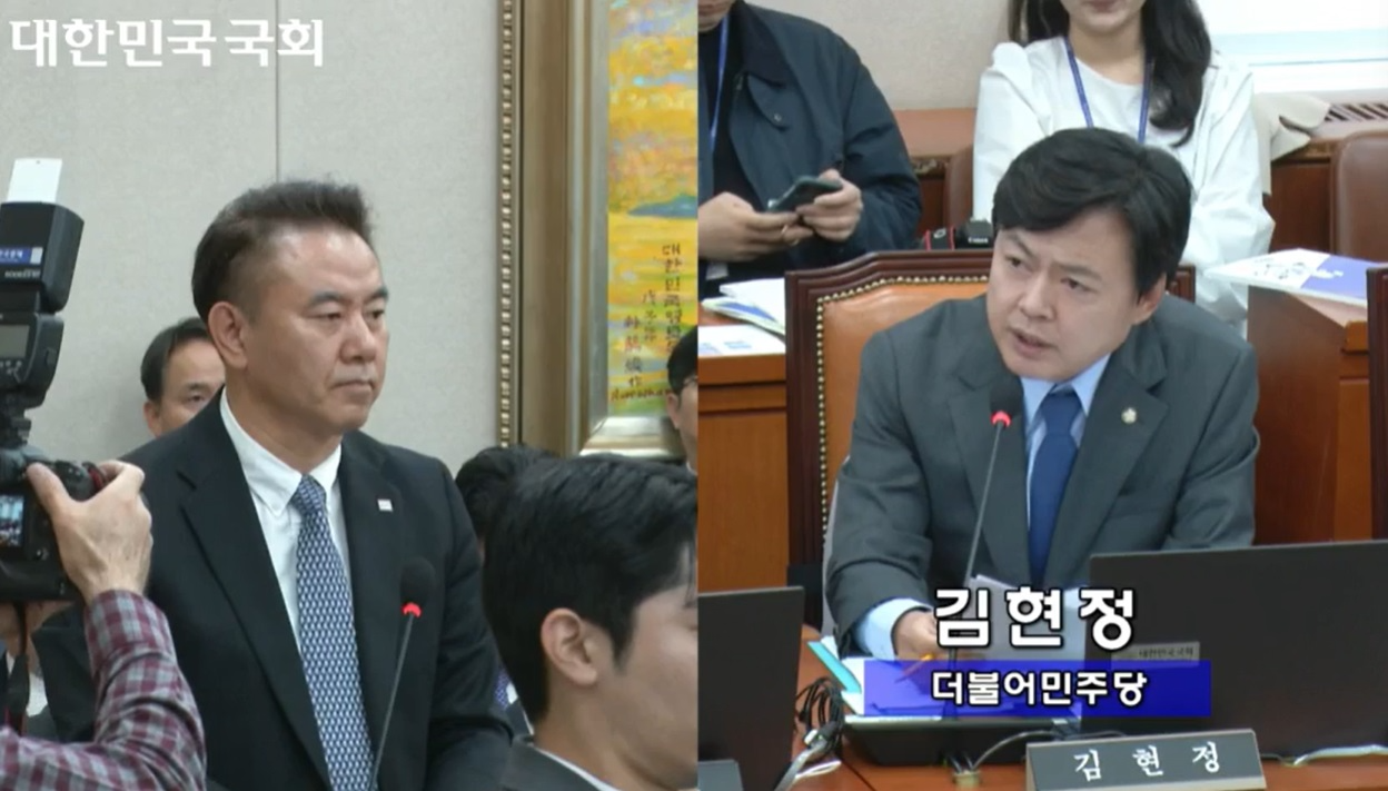 유재훈 예금보험공사 사장(왼쪽)이 24일 국회에서 진행한 정무위원회 금융위원회·금융감독원 국정감사에서 김현정 의원 질의에 답하고 있다./사진=국회의사중계시스템 갈무리