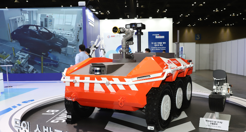 AMXPO에서 선보인 현대로템의 무인 소방로봇. /사진제공=현대로템