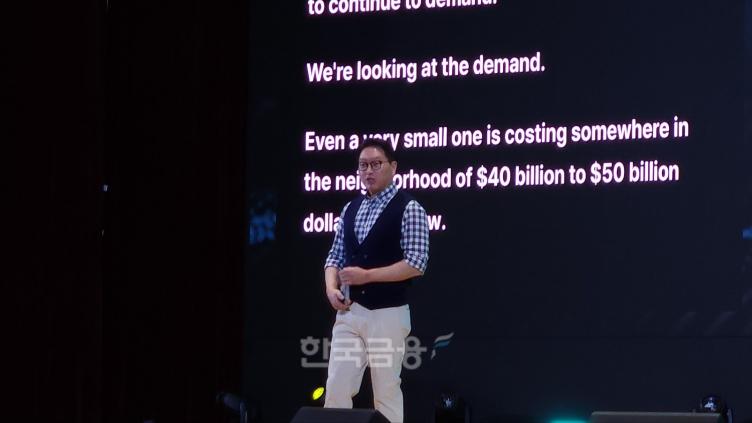 최태원 SK그룹 회장이 4일 코엑스에서 열린 SK AI 서밋 행사에서 기존연설에 나서고 있다. / 사진=김재훈 기자