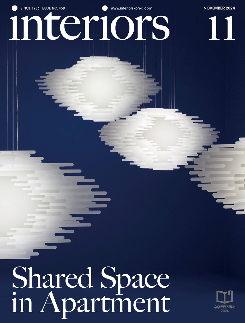 글로벌 매거진 '인테리어스' 11월호 표지를 장식한 코오롱글로벌 하늘채 갤러리 모습 / 사진제공=코오롱글로벌