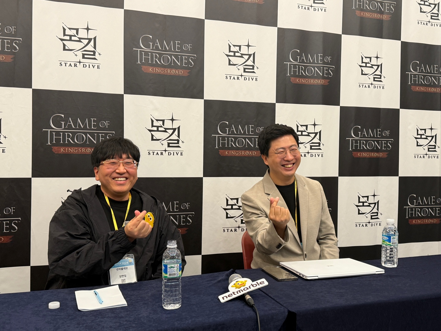 왼쪽부터 넷마블네오 장현일 PD, 넷마블 문준기 사업본부장이 지스타 2024에서 신작 '왕좌의 게임:킹스로드'에 대해 설명했다. / 사진=지스타공동취재기자단.