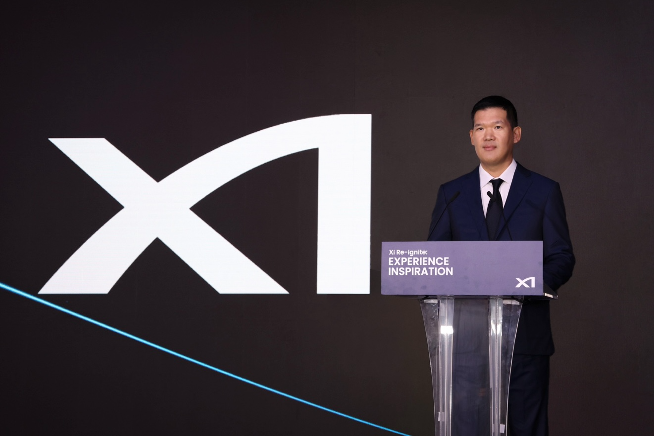 허윤홍 GS건설 대표가 지난해 개최된 자이 리이그나이트(Xi Re-ignite)’ 행사에서 새로운 자이(Xi) BI와 로고를 선보였다./사진제공=GS건설