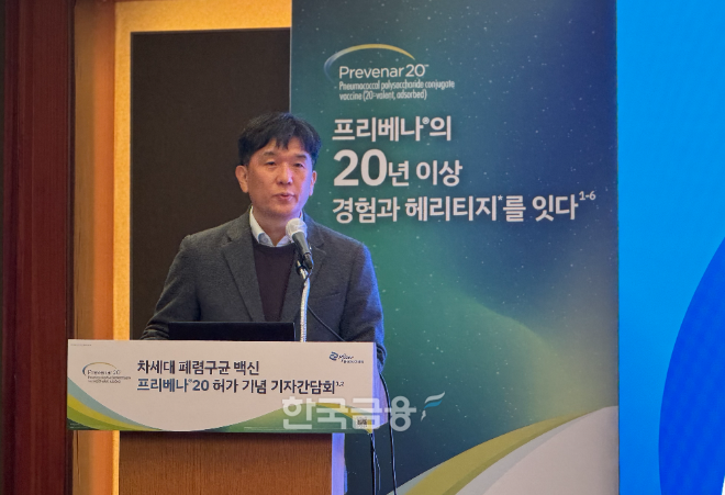 오동욱 한국화이자제약 대표가 19일 서울 중구 소공동 롯데호텔에서 프리베나20 승인 기념 기자간담회에서 발언하고 있다. /사진=한국금융신문 김나영 기자