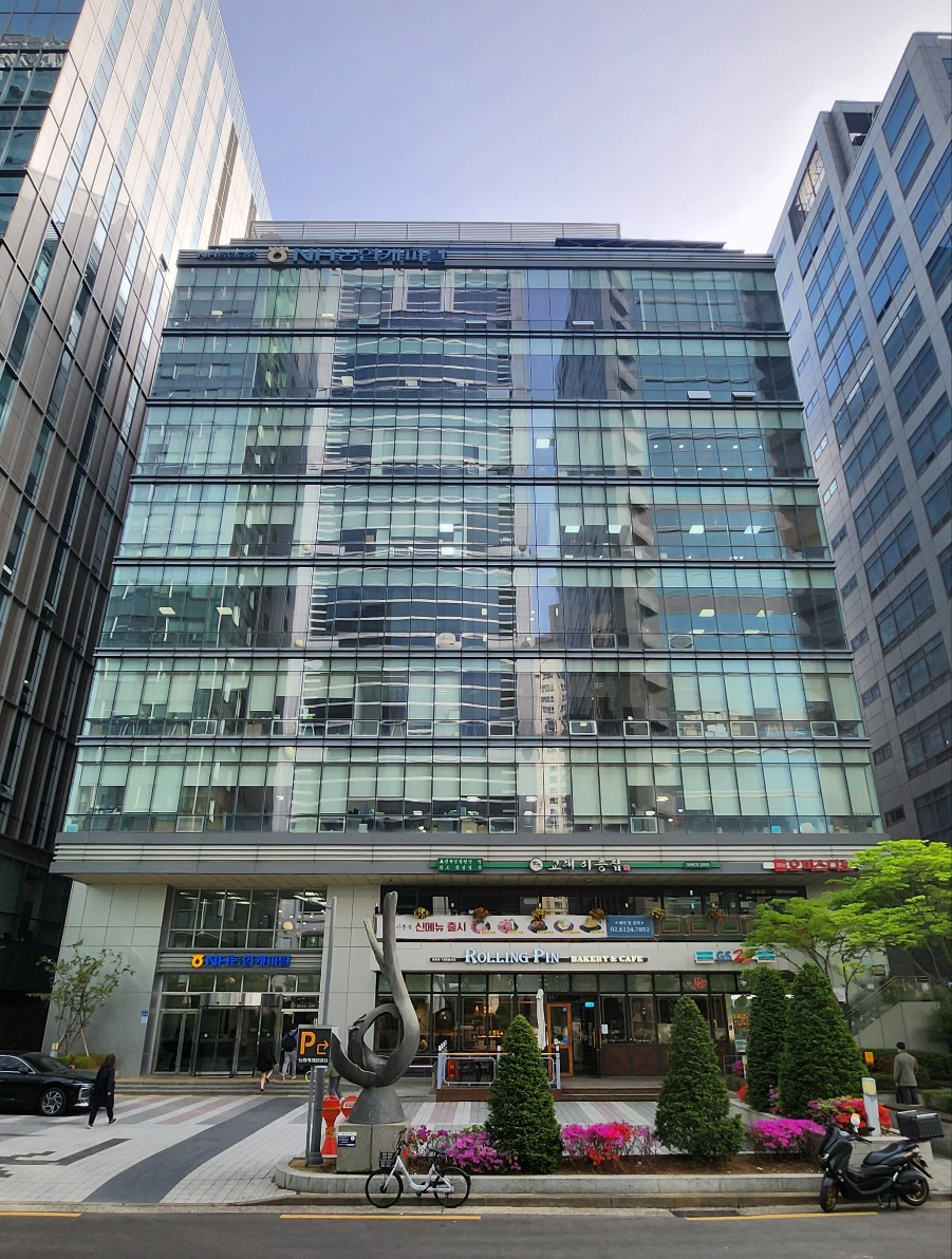 여의도 NH농협캐피탈빌딩 전경 / 사진제공=코람코자산신탁