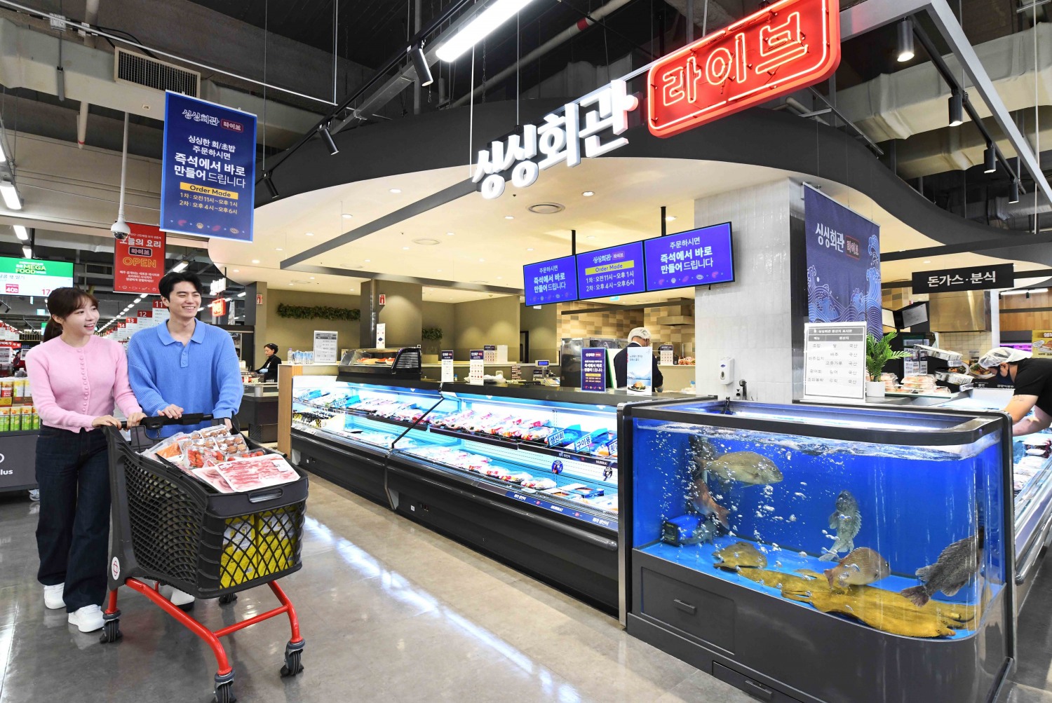 홈플러스 강서점이 메가푸드마켓 라이브로 재탄생했다. /사진제공=홈플러스