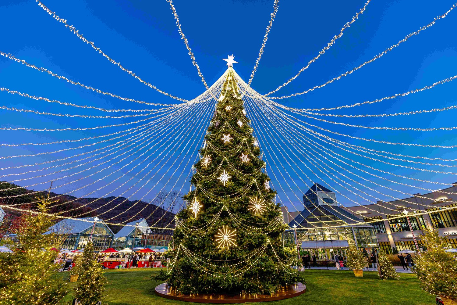 롯데아울렛이 6일부터 8일까지 클리어런스 세일을 진행한다. /사진제공=롯데아울렛