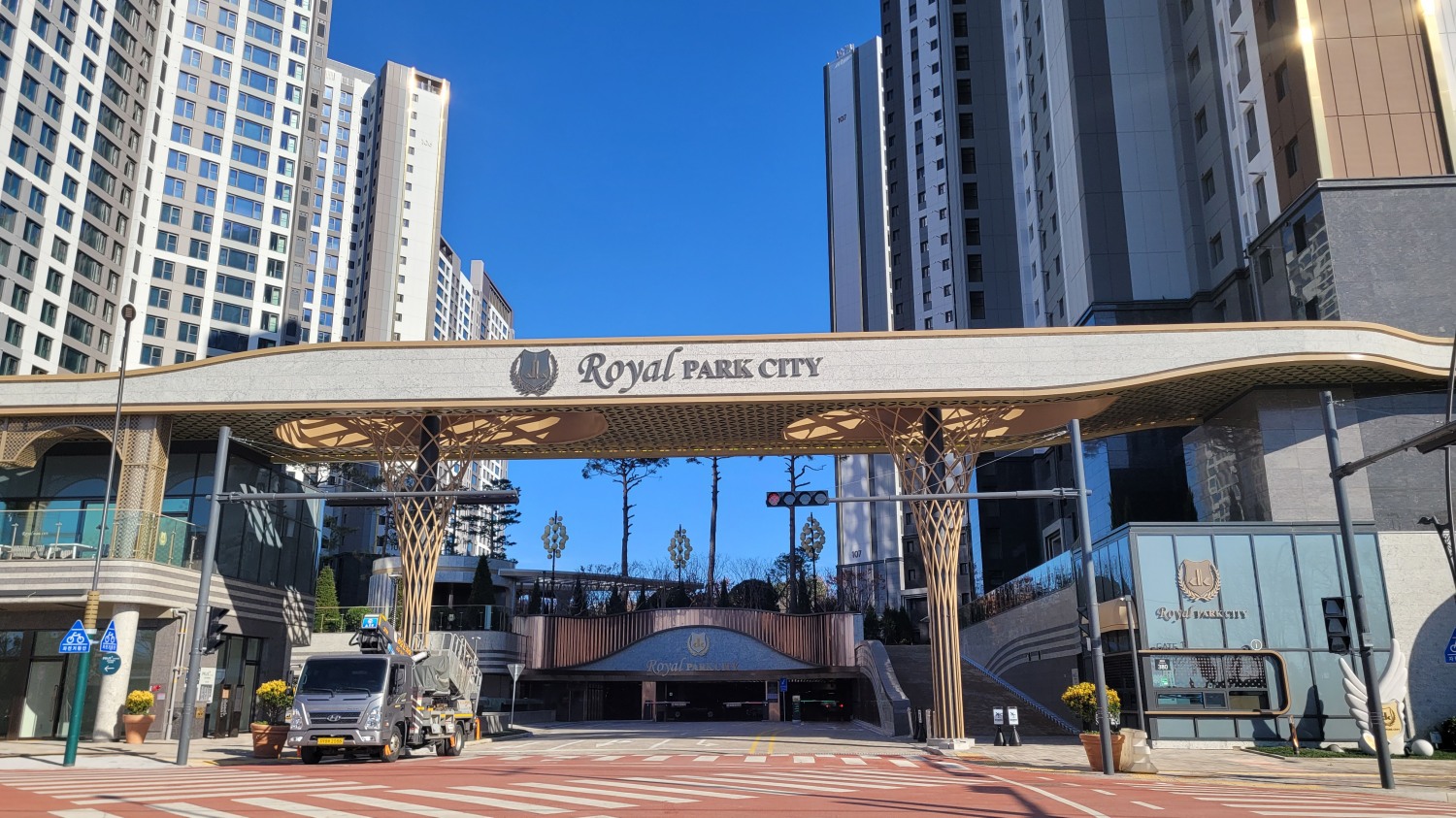 로열 그랜드 1번 게이트./사진=주현태 기자