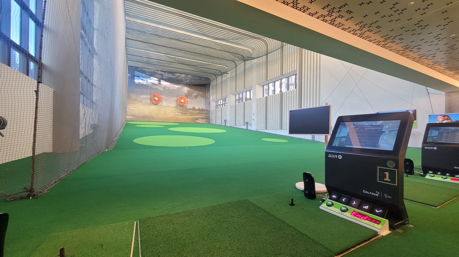 로열파크씨티Ⅱ 복층 구조 인도어 골프연습장./사진=주현태 기자