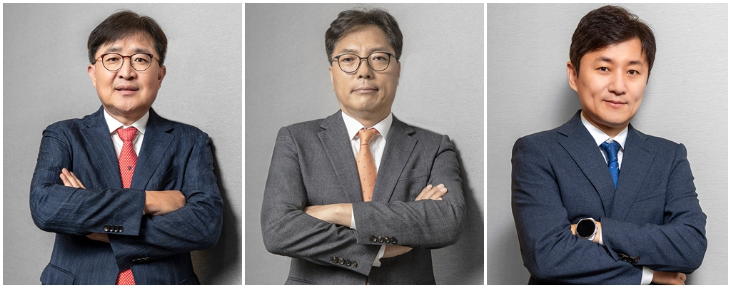 왼쪽에서부터 리츠 및 경영부문 정승회, 신탁부문 이충성, 코람코자산운용 박형석 각자대표이사 / 사진제공=코람코자산신탁