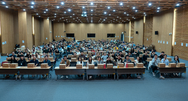 SK바이오팜은 사회공헌 네트워크 행복얼라이언스와 함께 사각지대에 놓인 결식아동을 위한 '행복상자' 포장 자원봉사를 진행했다고 18일 밝혔다. /사진=SK바이오팜