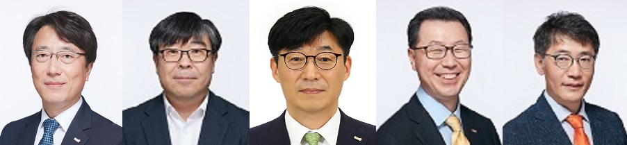 (왼쪽부터) 이부연 한국거래소 미래사업본부장 전무, 김정영 본부장보(상무), 송기명 본부장보(상무), 임흥택 본부장보(상무), 박상욱 본부장보(상무). / 사진제공= 한국거래소(2025.01)