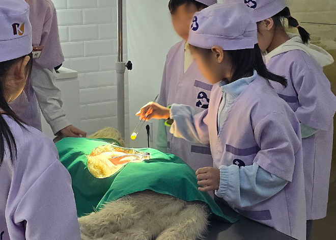 광동제약은 한국아동학대예방협회와 함께 보호시설 아동들의 진로 탐색을 돕기 위한 직업체험 프로그램을 진행했다고 6일 밝혔다. /사진=광동제약