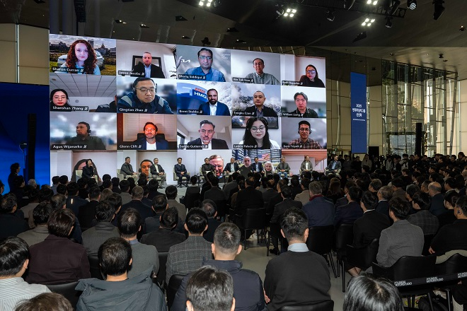 현대차그룹 2025년 신년회에서는 정의선 회장과 그룹 경영진들이 올해 경영환경과 그룹의 방향성에 대해 임직원들에게 직접 설명하는 'HMG 라운드 테이블'이 열렸다. 사진=현대차그룹