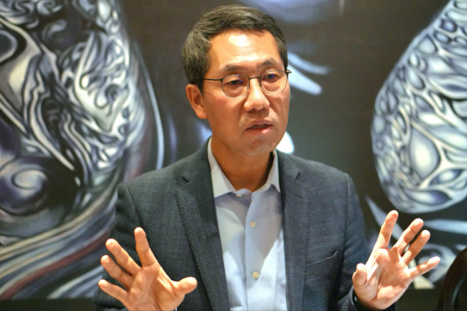 이동훈 SK바이오팜 사장이 13일(현지시간) 미국 샌프란시스코에서 열린 JP모건 헬스케어 컨퍼런스에서 유로파마와의 디지털 헬스케어 조인트 벤처 설립 계획을 발표 중이다. /사진=SK바이오팜