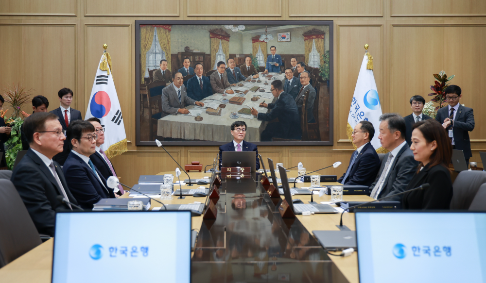 이창용 한국은행 총재가 16일 오전 서울 중구 한국은행에서 열린 금융통화위원회 본회의를 주재하고 있다. 금통위 7인 체제 모습. / 사진제공= 한국은행(2025.01.16)