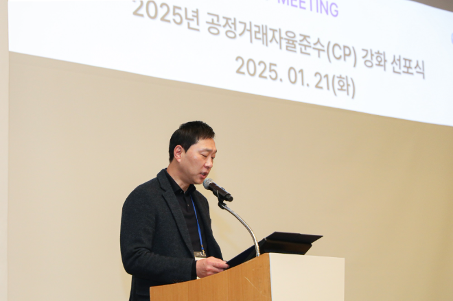 동아에스티 공정거래 자율준수 프로그램 강화 선포식에서 정재훈 사장이 자율준수 선언문을 낭독하고 있다. /사진제공=동아에스티