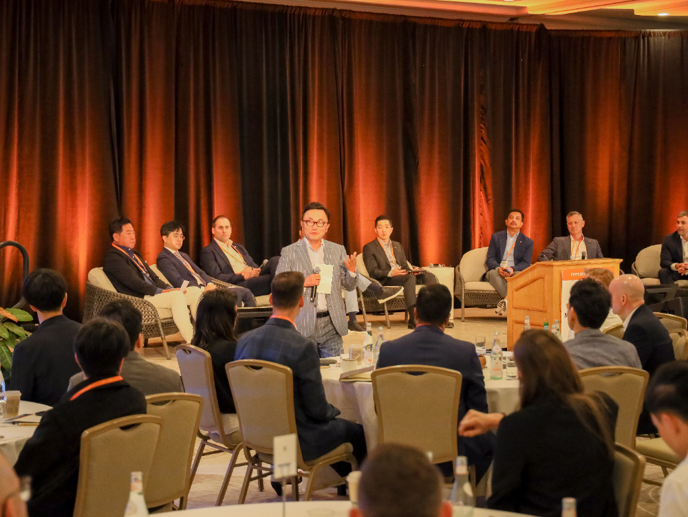 현지시간 3~4일 미국 페어몬트 하와이 호텔에서 열린 ‘미래에셋 ETF Rally 2025’에서 미래에셋그룹 박현주 회장과 글로벌 ETF 임직원들이 ETF 비즈니스 현황을 공유하고 있다. / 사진제공= 미래에셋자산운용(2025.02.10)