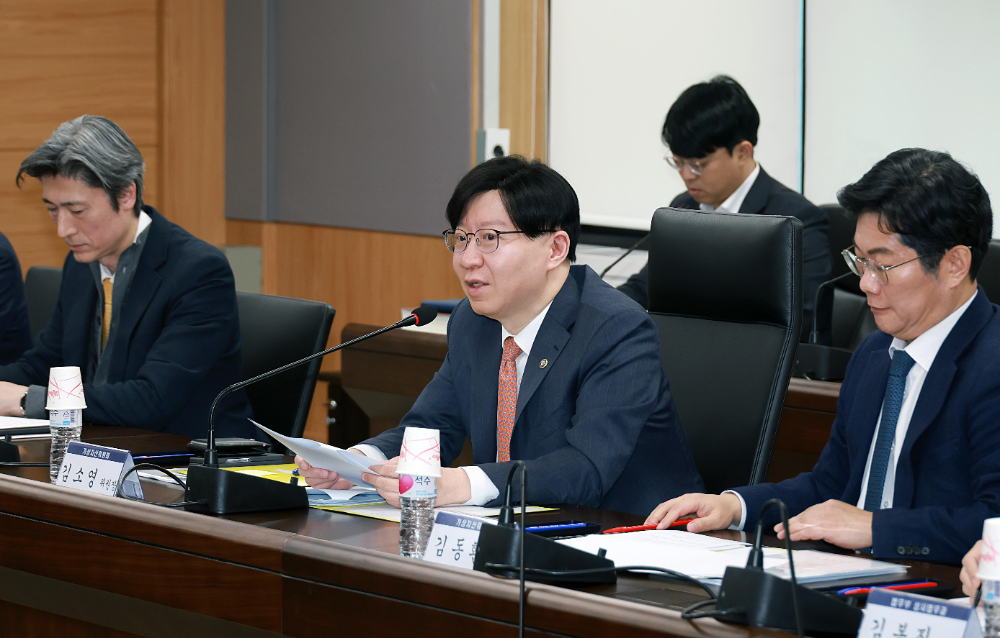 김소영 금융위원회 부위원장(가운데)이 13일 정부서울청사에서 '제3차 가상자산위원회' 회의를 주재하고 있다. / 사진제공= 금융위원회(2025.02.13)