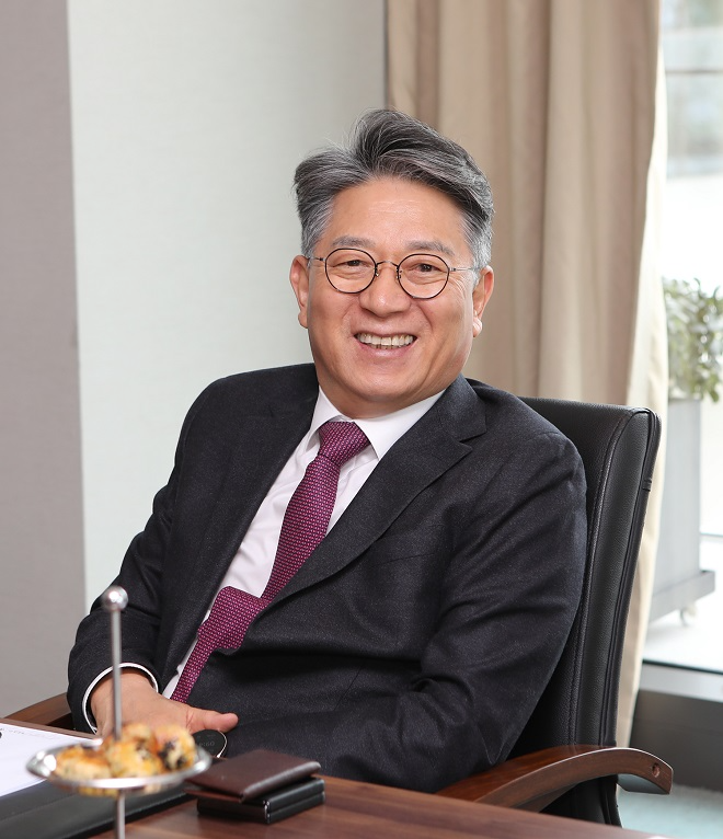 KG모빌리티 2년 연속 흑자 방어...곽재선 회장 '발로 뛰는' 리더십 있었다