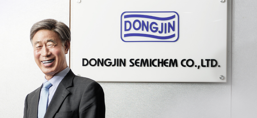 이부섭 동진쎄미켐 대표이사 회장. /사진제공=동진쎄미켐 홈페이지 화면 갈무리