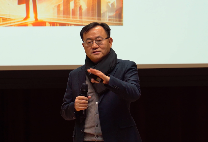 명노현 (주)LS 부회장이 최근 LS미래원에서 그룹 내 전 팀장들을 대상으로 CEO 특강을 진행하고 있다. /사진제공=LS그룹