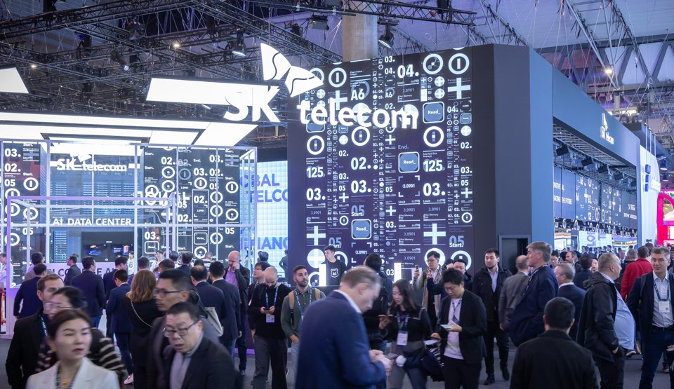 SK텔레콤은 3월 3일(현지시각)부터 6일까지 나흘간 스페인 바르셀로나에서 열린 MWC25에서 혁신적인 AI 기술을 전시하며 글로벌 ICT 업계 관계자들로부터 큰 관심을 받았다고 7일 밝혔다. / 사진=SKT