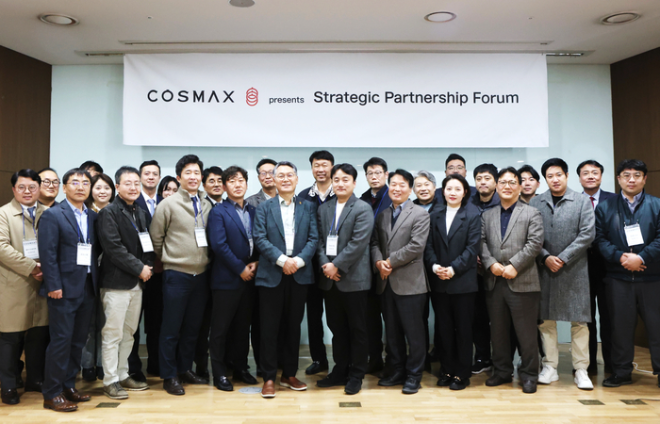 코스맥스가 지난 10일 경기도 성남시 판교 사옥에서 '2025년 전략 협력사 간담회'를 개최했다고 밝혔다. /사진=코스맥스