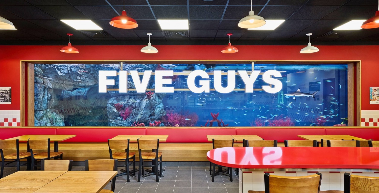 오는 14일 갤러리아광교점에 파이브가이즈가 오픈한다. 세계 최초로 아쿠아리움을 접목했다. /사진제공=에프지코리아