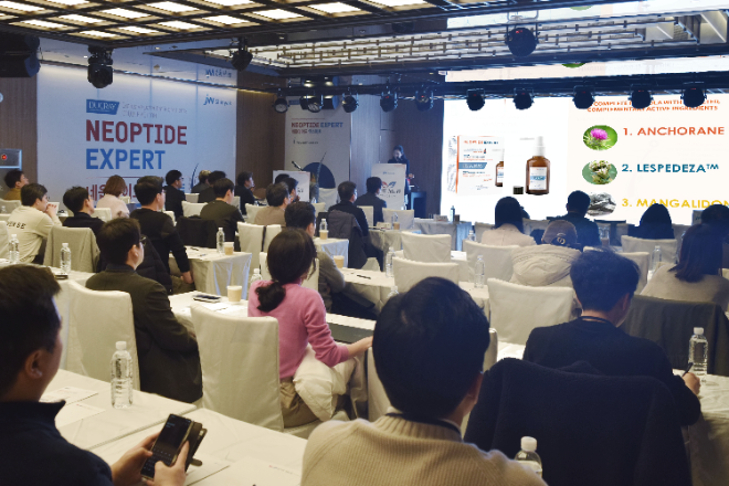 JW신약은 모발 케어 화장품 '듀크레이 네옵타이드 엑스퍼트' 국내 출시 1주년을 맞아 '모두모아(毛頭More) 심포지엄'을 개최했다고 12일 밝혔다. /사진=JW신약 제공