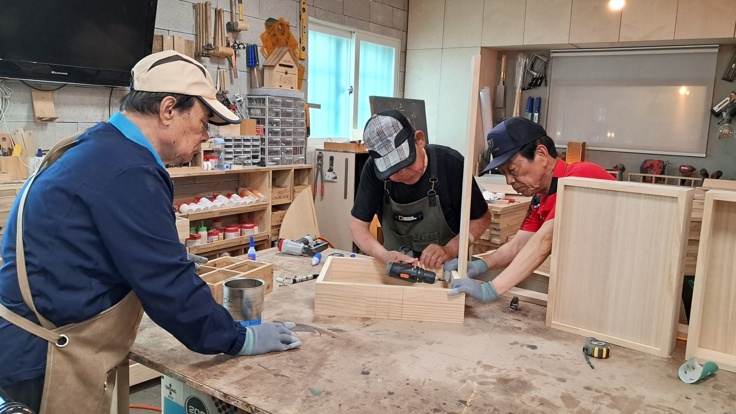 강원랜드사회공헌재단, 강원도 외 폐광지역 지원사업 문경 목공 사업단./사진제공=강원랜드