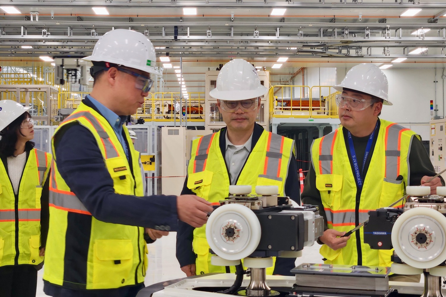 윤희성 수출입은행장(사진 왼쪽에서 세번째)이 현지시간 27일 배터리 업계와의 소통 강화를 위해 미국 조지아주에 위치한 현대차-SK온 합작법인의 건설 현장을 방문했다. / 사진제공=수출입은행