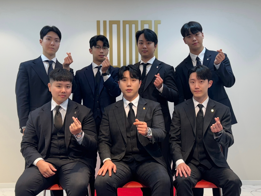 메타리치 압도지점 지점장과 소속 설계사들. (앞줄 오른쪽부터) 송영주 설계사, 송진옥 지점장, 이원준 설계사, (뒷줄 오른쪽부터) 한성주 설계사, 신원섭 설계사, 김민규 설계사, 임승빈 설계사./사진=메타리치 압도지점 제공