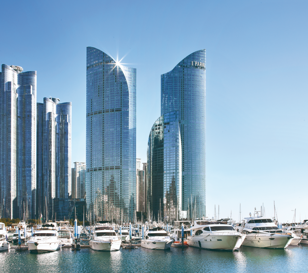 부산 해운대에 있는 파크하얏트와 아이파크. / 사진제공=HDC현대산업개발