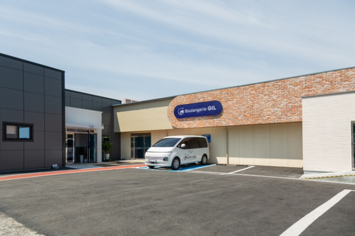 경북 구미에 위치한 블랑제리길 본점. /사진제공=LIG넥스원