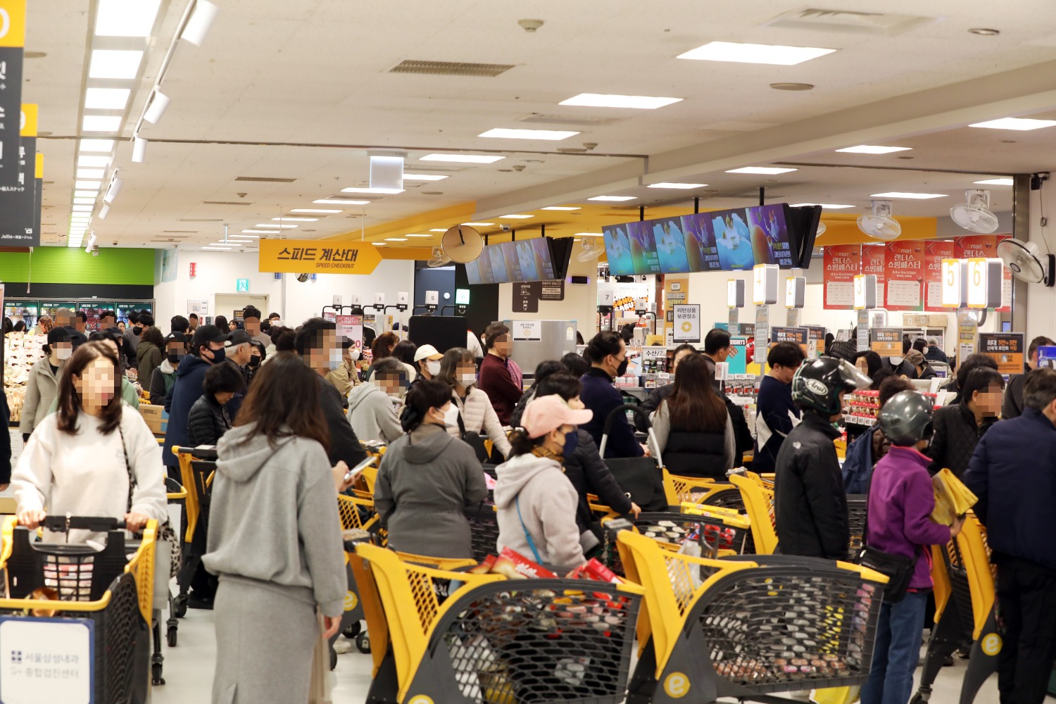 신세계 랜더스쇼핑페스타 행사기간 동안 이마트에 방문한 고객들의 모습. /사진제공=신세계그룹