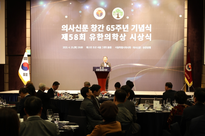 유한양행이 지난 15일 제58회 유한의학상 시상식을 개최했다. 시상식에서 김열홍 유한양행 사장이 축사를 하고 있다. /사진=유한양행