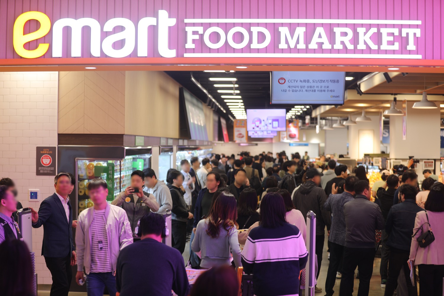 이마트가 서울 강동구 고덕동에 선보인 '이마트 푸드마켓 고덕점'./사진제공=이마트