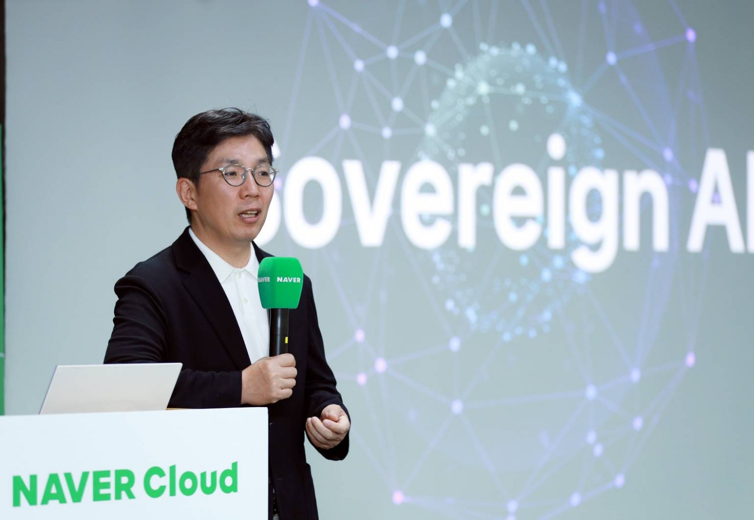Naver Cloud CEO Kim Yoo-won introduces lightweight and inference models based on HyperCLOVA X at the Tech Summit held on the 23rd. / Photo courtesy of Naver Cloud