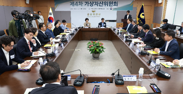 김소영 금융위원회 부위원장이 1일 오전 정부서울청사에서 개최한 제4차 가상자산위원회에 관계부처·기관 및 민간위원들과 참석했다. / 사진제공= 금융위원회(2025.05.01)