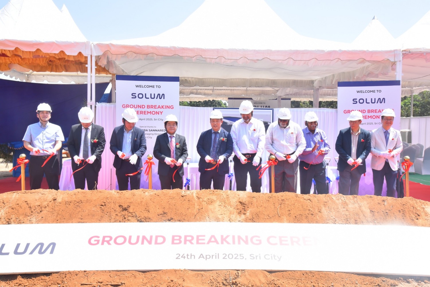솔루엠은 인도 남동부 스리시티에 인도 제2공장을 착공했다고 9일 밝혔다. 사진은 착공식 모습. / 사진=솔루엠