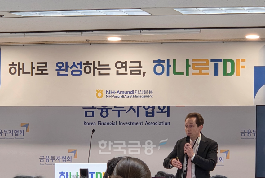마티아스 샤이버(Matthias Scheiber) 올스프링자산운용 멀티에셋 헤드가 15일 여의도 금융투자협회에서 NH-Amundi자산운용이 개최한 '하나로 TDF' 기자간담회에서 발표하고 있다. / 사진= 한국금융신문(2025.05.15)