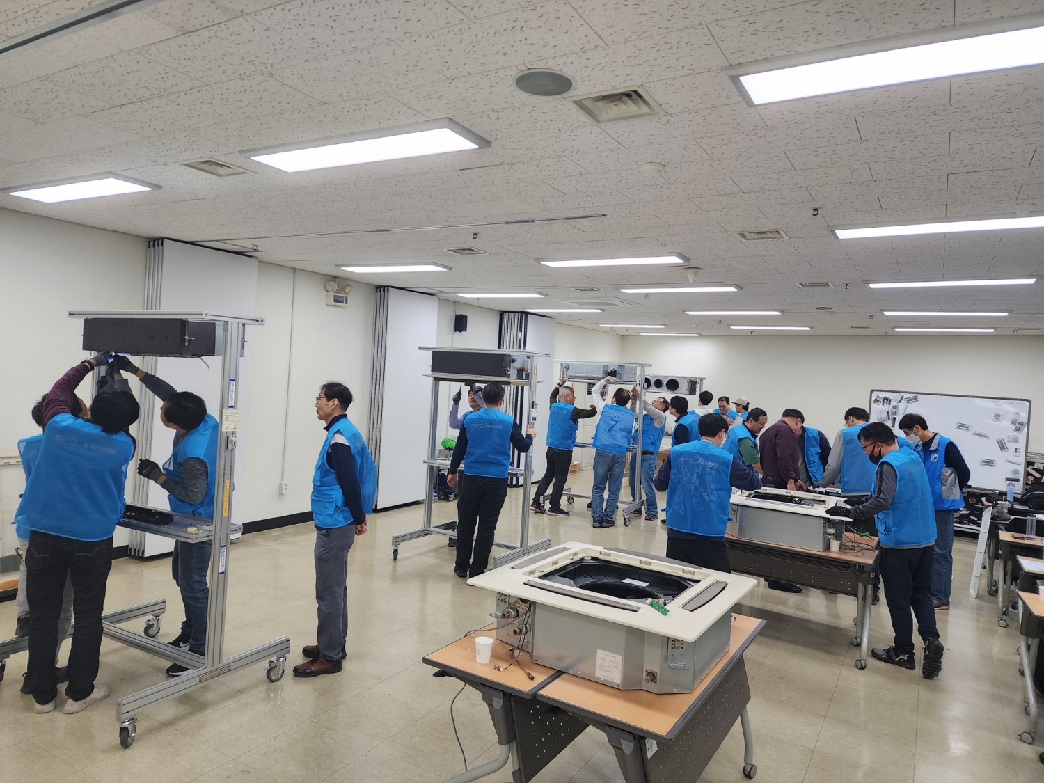 용산구 일자리 연계형 직업교육프로그램에서 구민들이 직업교육을 받고 있다./사진제공=용산구