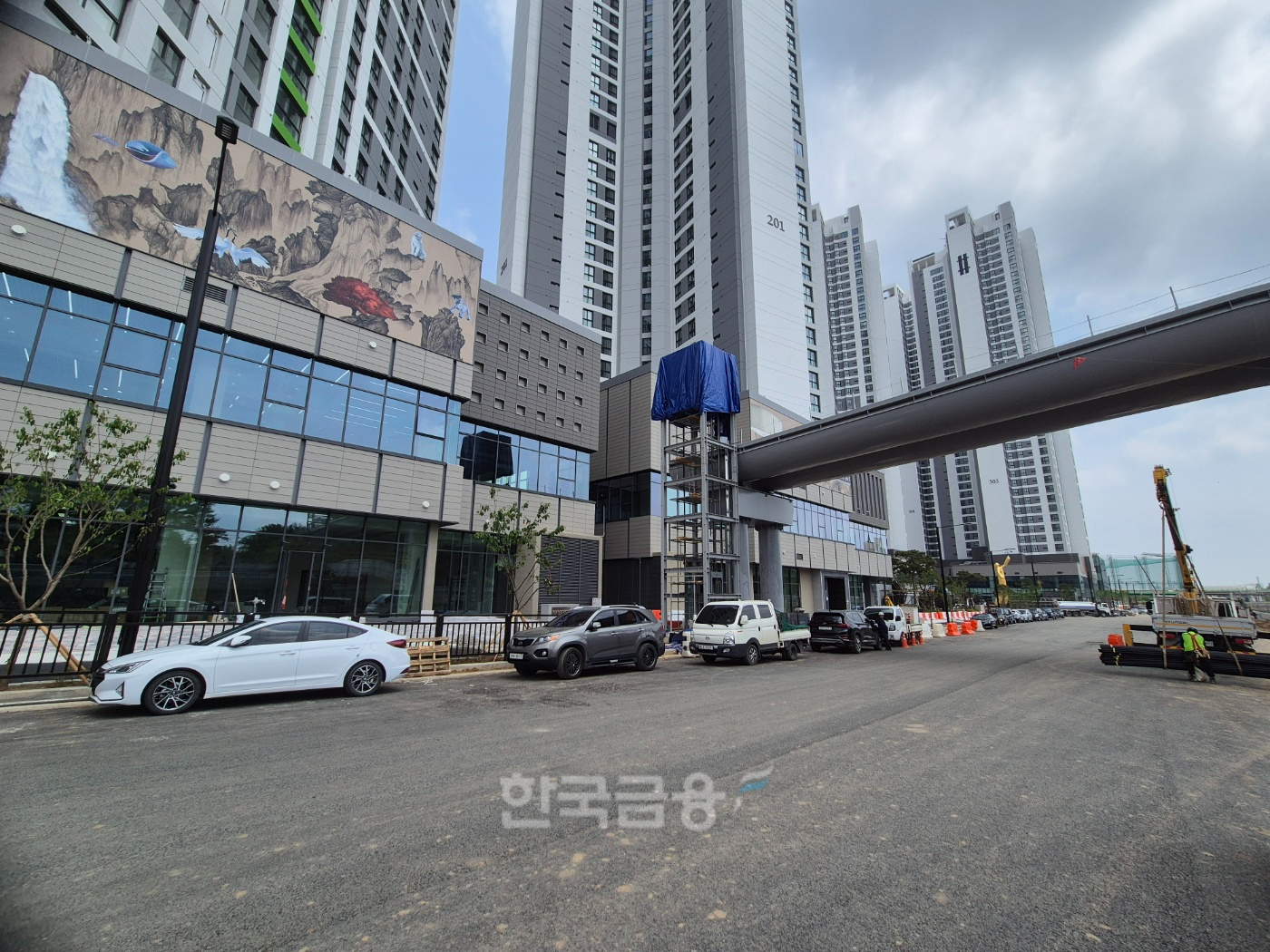 경기 고양시 일산동구 일대 ‘더샾 일산 엘로이’ 시공 현장에서 단지 내 건물과 물리적 연결은 이뤄지지 않았다. / 사진=한상현 기자