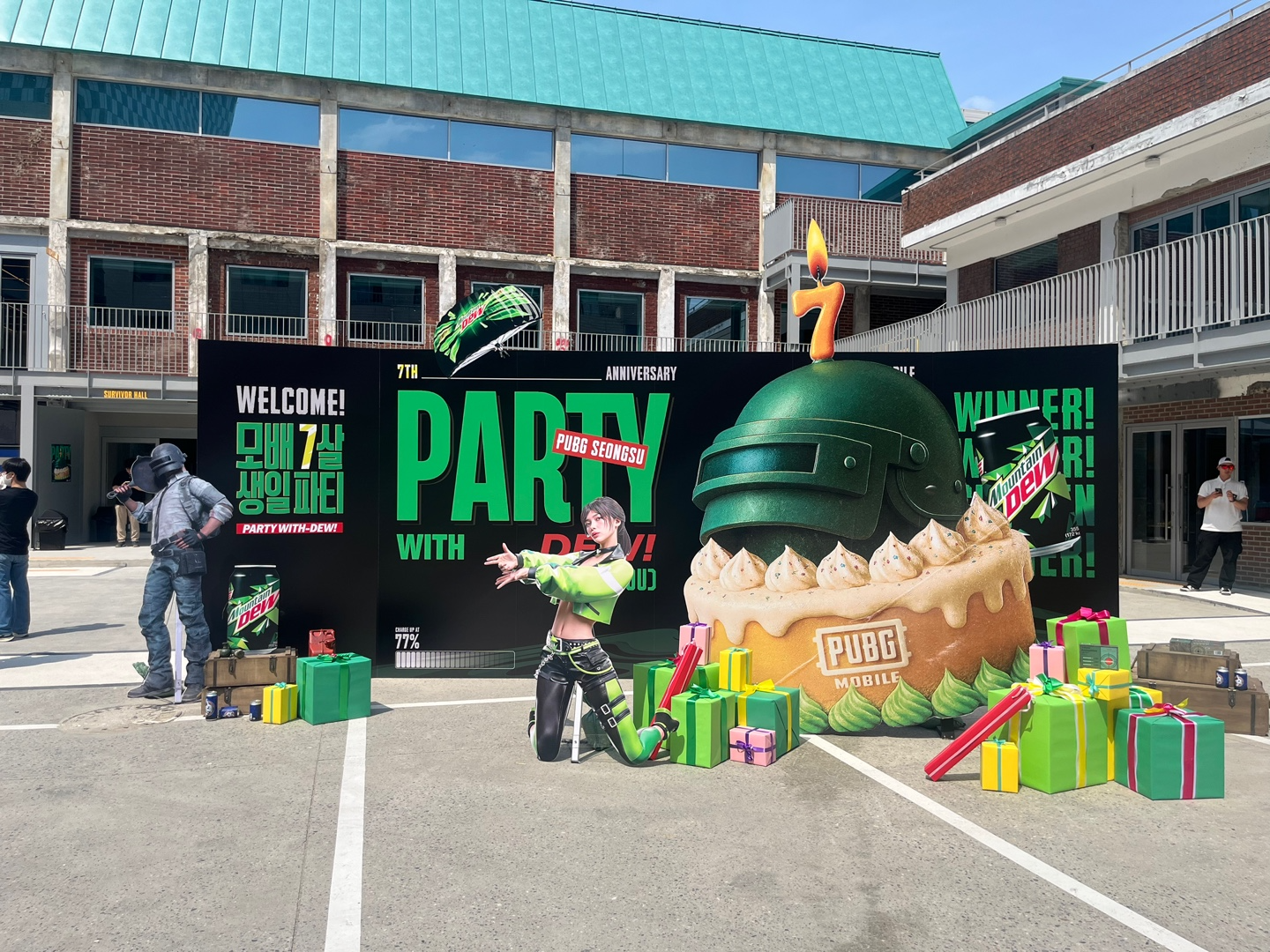 크래프톤이 배틀그라운드 모바일 서비스 7주년을 기념해 펍지 성수에서 팝업스토어를 열었다. 사진은 팝업스토어 포토존 전경. / 사진=정채윤 기자