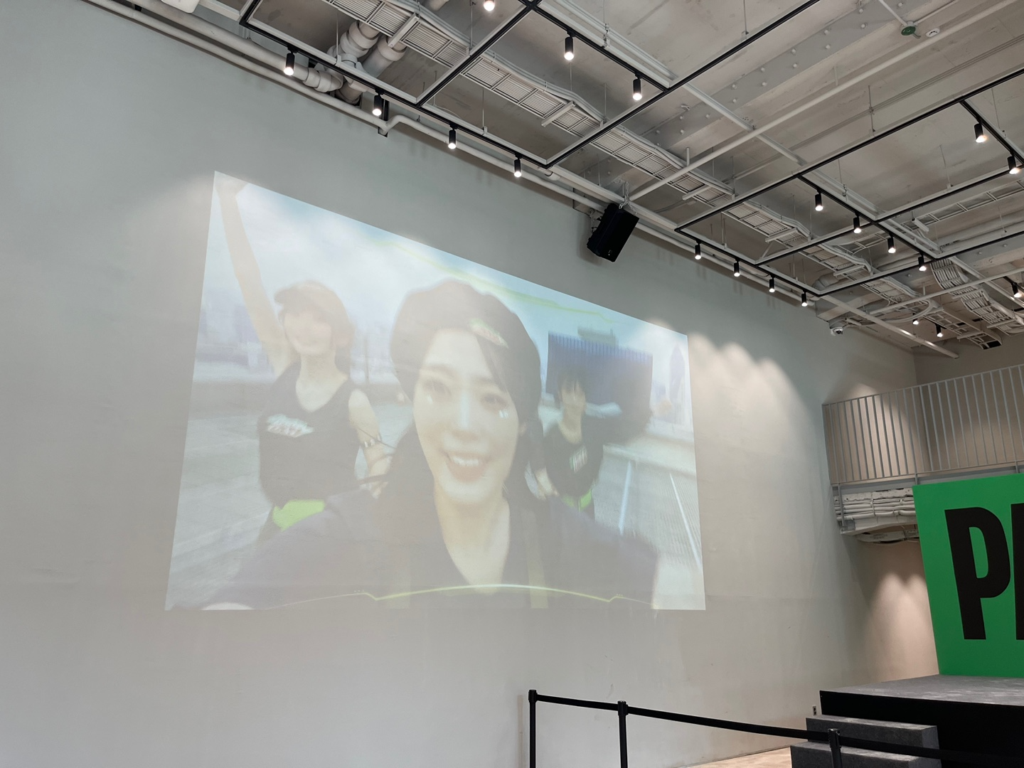 크래프톤이 배틀그라운드 모바일 서비스 7주년을 기념해 펍지 성수에서 팝업스토어를 열었다. 사진은 팝업스토어 내부 전경. / 사진=정채윤 기자