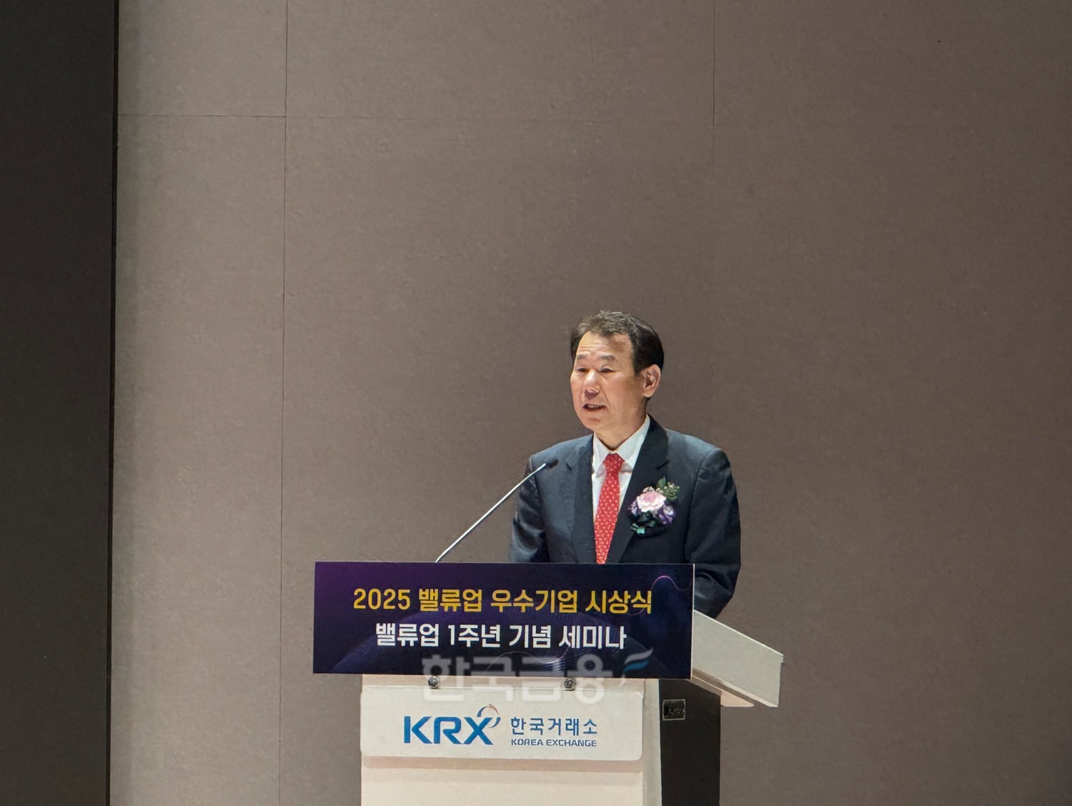 27일 서울 여의도에 위치한 한국거래소에서 열린 밸류업 프로그램 시행 1주년 기념 행사에서 정은보 한국거래소 이사장이 발언하고 있다./ 사진 = 홍지인 기자