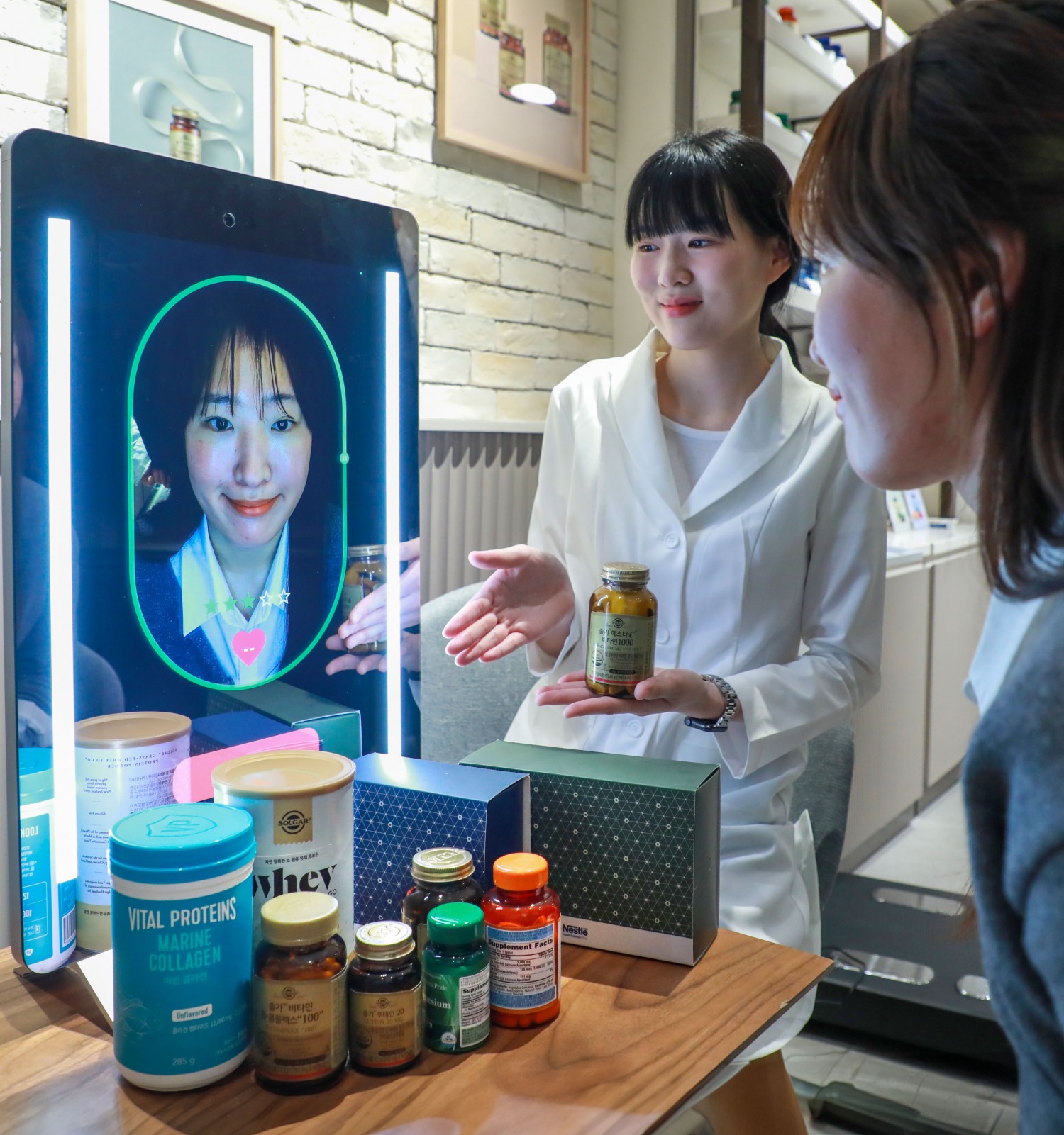현대바이오랜드가 목동 현대백화점에 선보이는 ‘네슬레 헬스사이언스 스토어’가 인기를 끌고 있다. /사진제공=현대바이오랜드
