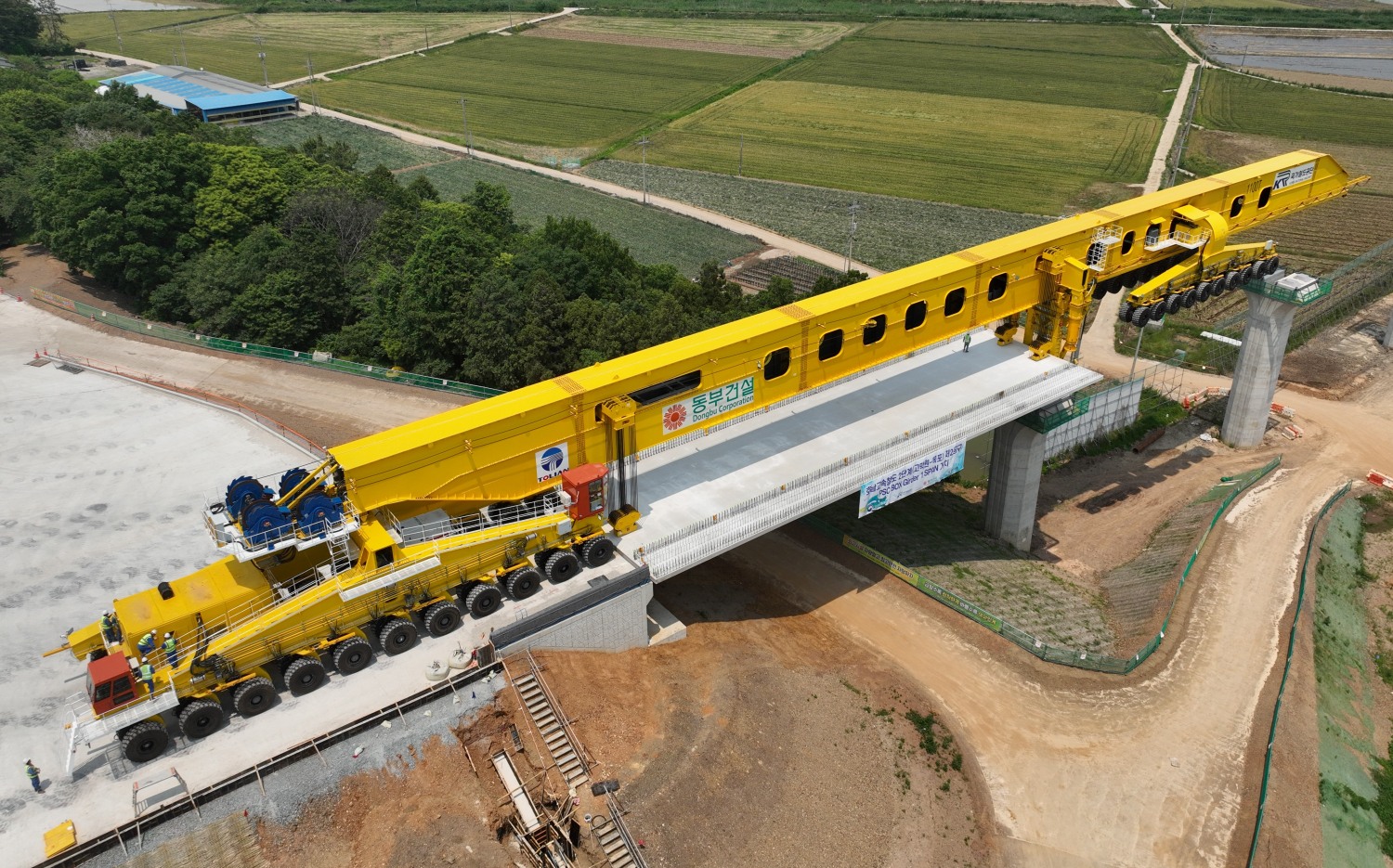 호남고속철도 2단계 제2공구 건설공사 PSM공법 적용 상판 거치 모습./사진제공=동부건설
