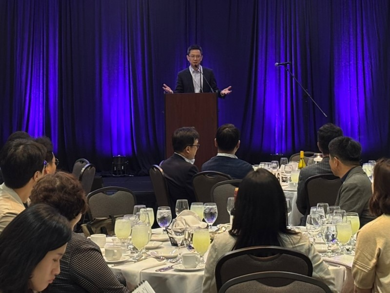 KBASP에서 발표 중인 허은철 GC녹십자 대표이사./사진제공=GC녹십자